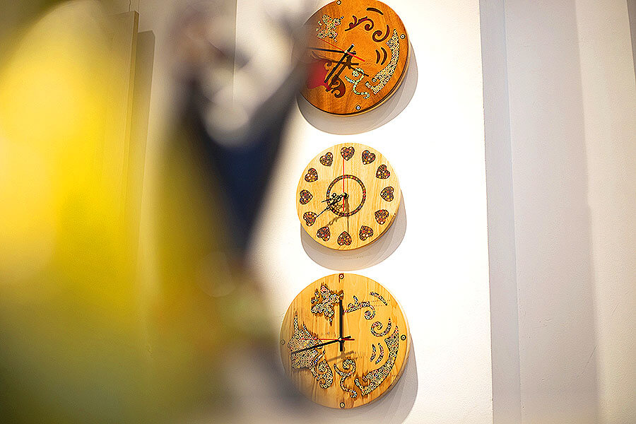 Art Rustic Wood Wall Clocks