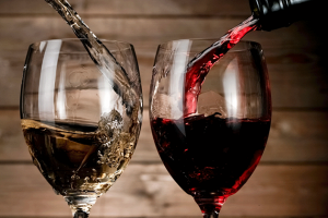 Tips To Hold A Glass Of Wine Properly