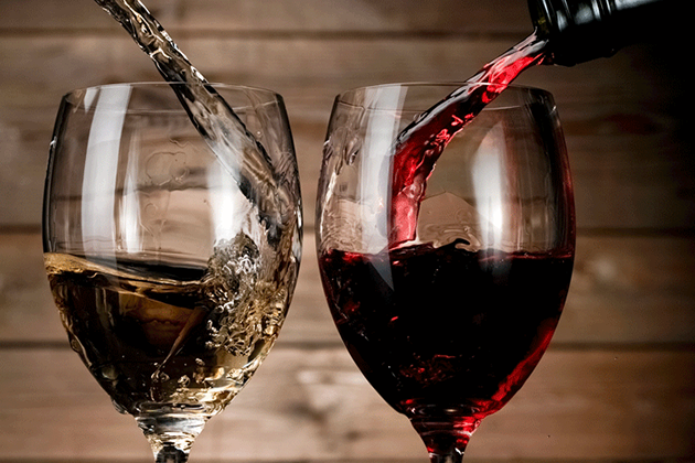 Tips To Hold A Glass Of Wine Properly